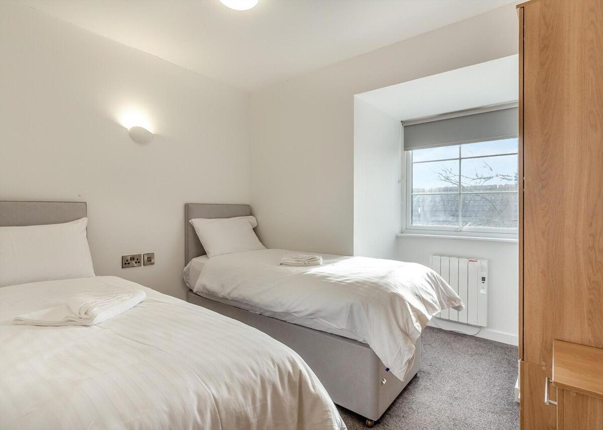 Beautiful 2-Bed Apartment In 伊尔弗勒科姆 外观 照片